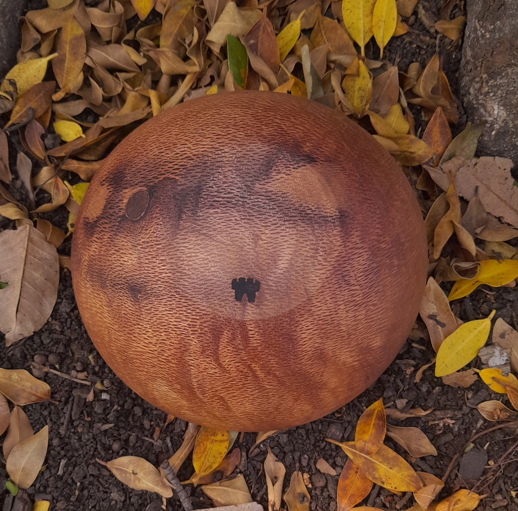 Knotty Silky oak wooden eating bowl