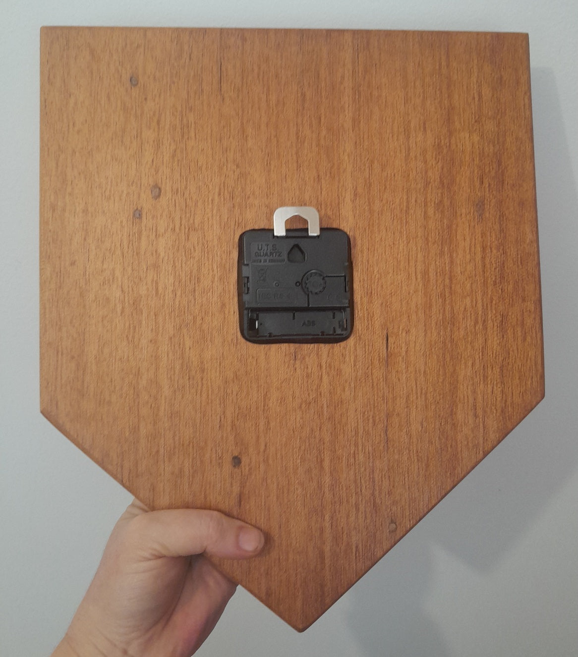 Wooden shield clock with German-made movement - Rosewood